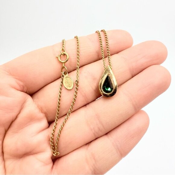 Vintage Avon Signed Gold Tone Teardrop Blue Cubic Zirconia Pendant Necklace - Picture 1 of 9